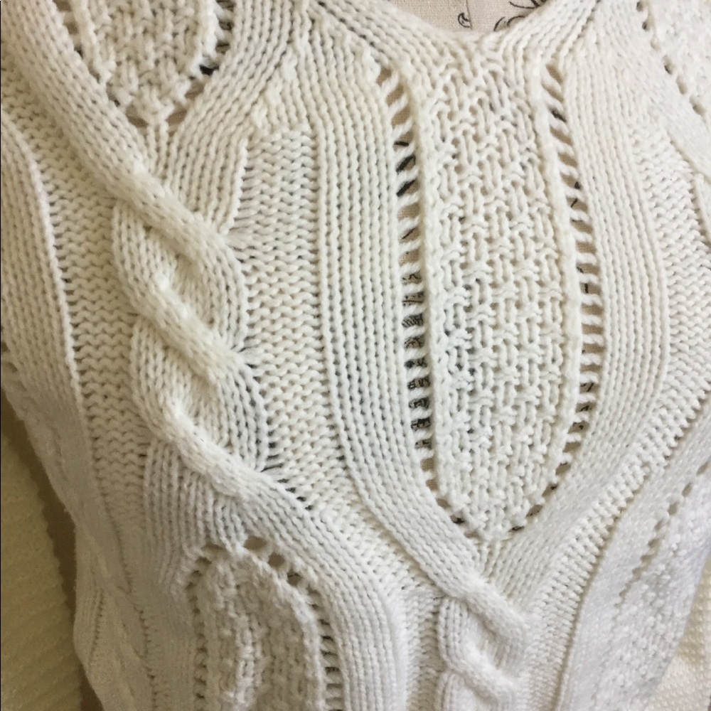 ☁️⭐️Pretty Guide Cropped Lace Back Sweater⭐️☁️ - Picture 4 of 7